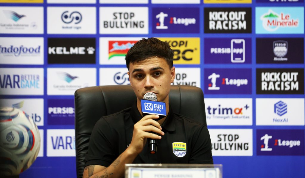 Eliano Reijnders saat bersama Persib Bandung menjelang laga melawan Persik Kediri