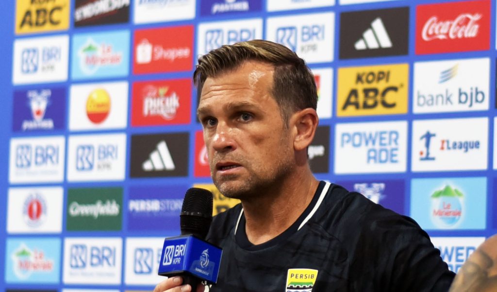 Pelatih Persib Igor Tolic dalam persiapan menjelang laga melawan Persik Kediri